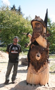 Jeff Samudosky with his Alaskan Wildlife masterpiece - photo by Chris Crosta 